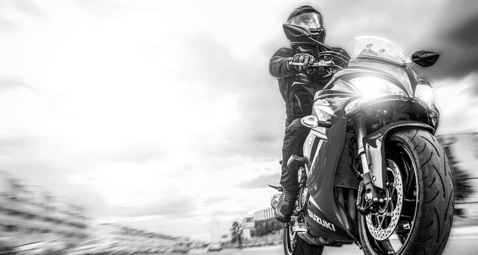 Tekstylna odzież motocyklowa 2019 dla turysty. Co wybrać na każdą pogodę? Trzy zestawy!