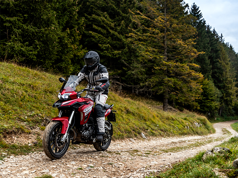 Wakacyjna promocja od Benelli! Zgarnij akcesoria do Benelli TRK 502, TRK 502 X lub 502 C