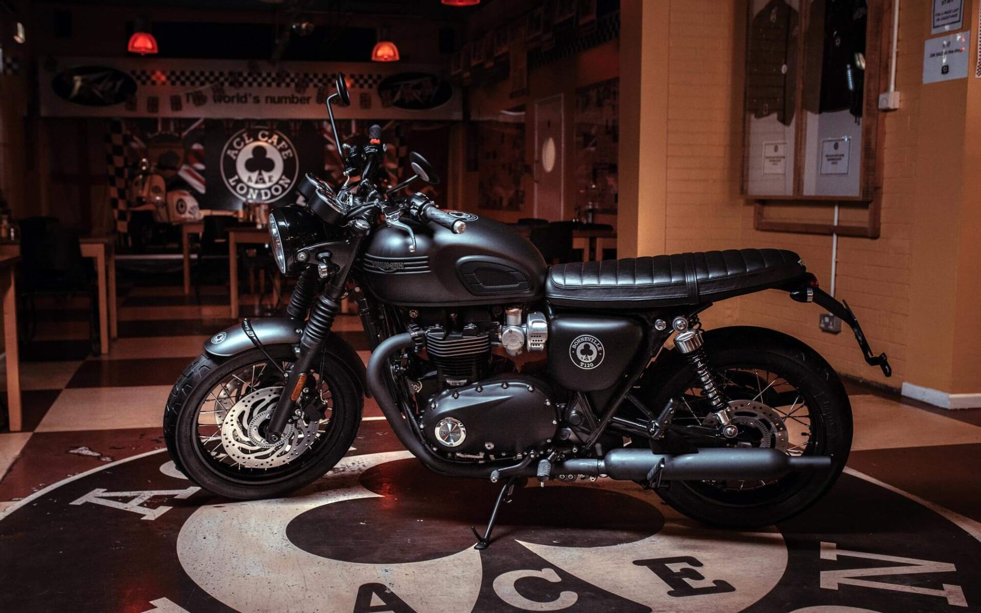 Triumph poszukuje kierownika salonu! Praca w branży motocyklowej