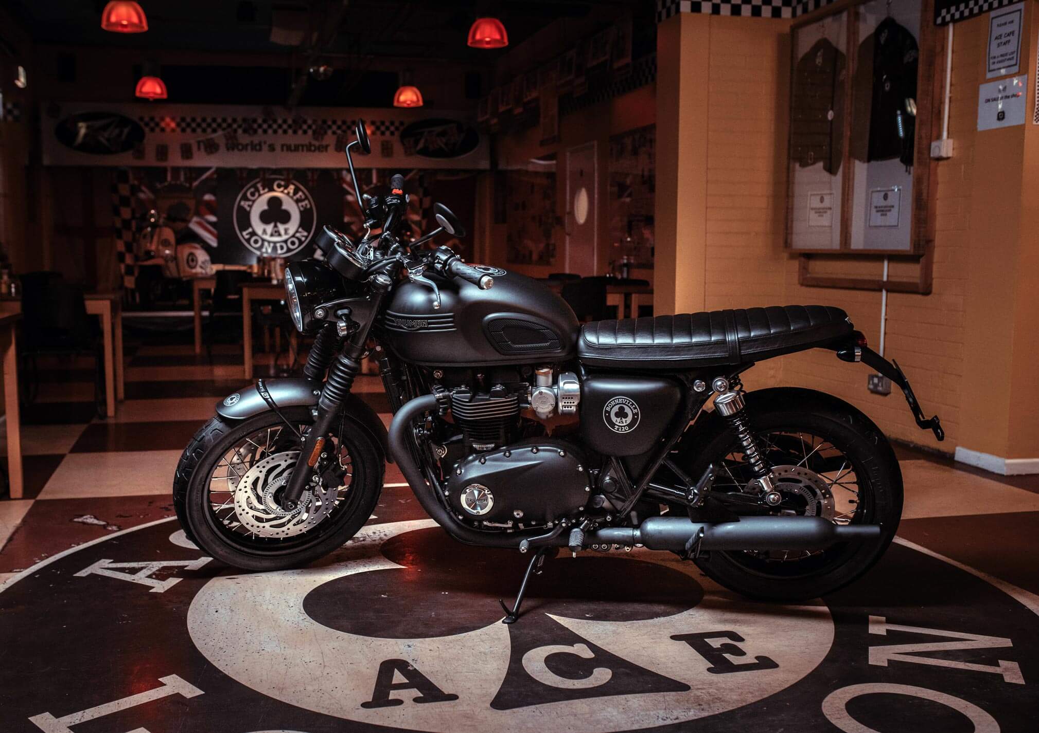Triumph Bonneville T120 ACE 2019. Specjalna edycja, unikalny klimat
