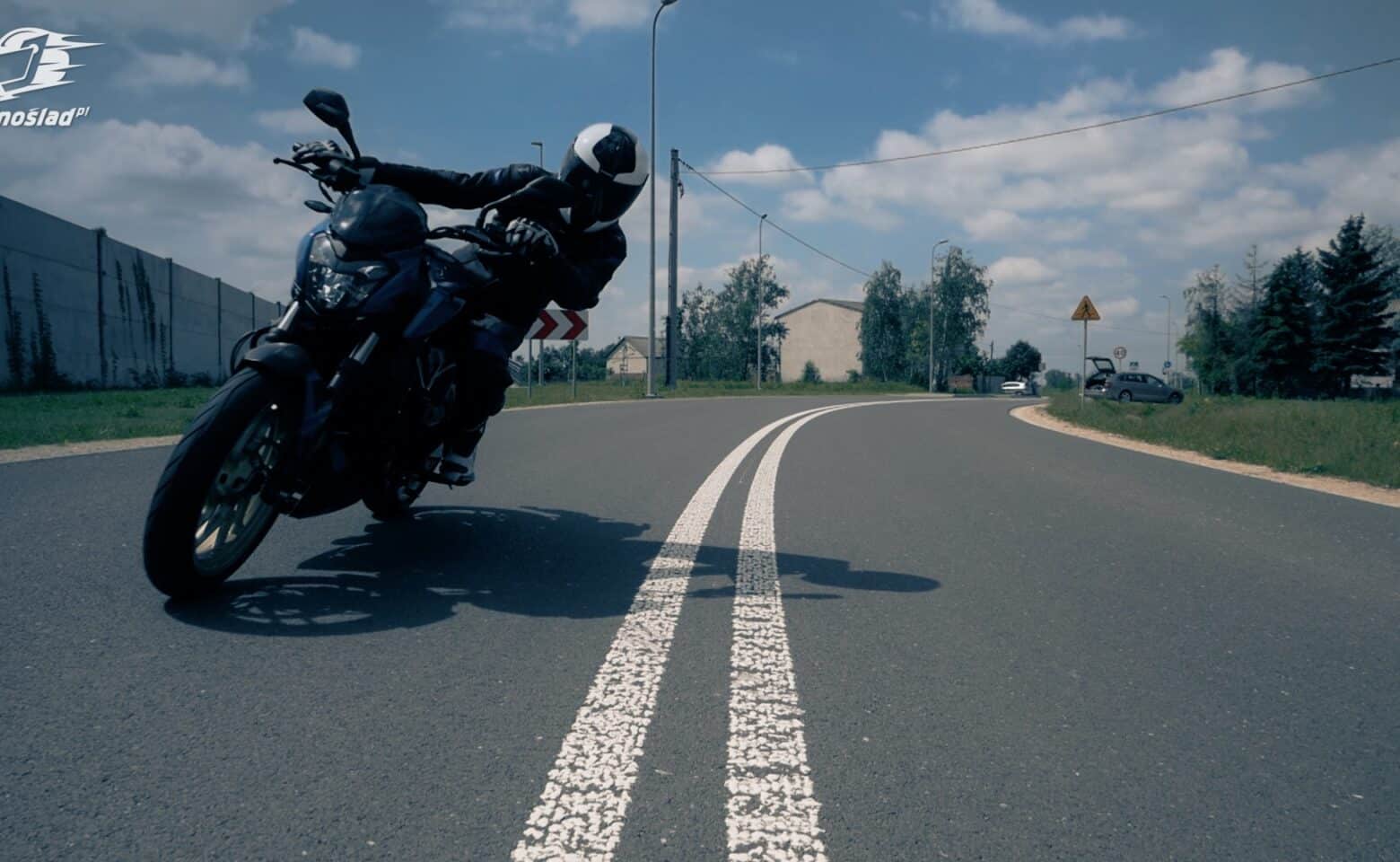 Jazda na motocyklu w kombinezonie. Czy warto? (Kombinezon SECA SRS)