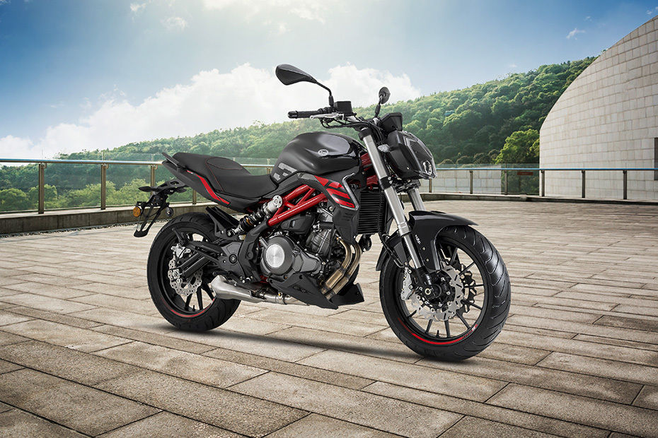 Benelli BN 251 vs Benelli BN 302 S. Podobieństwa, różnice, co wybrać [WIDEO]