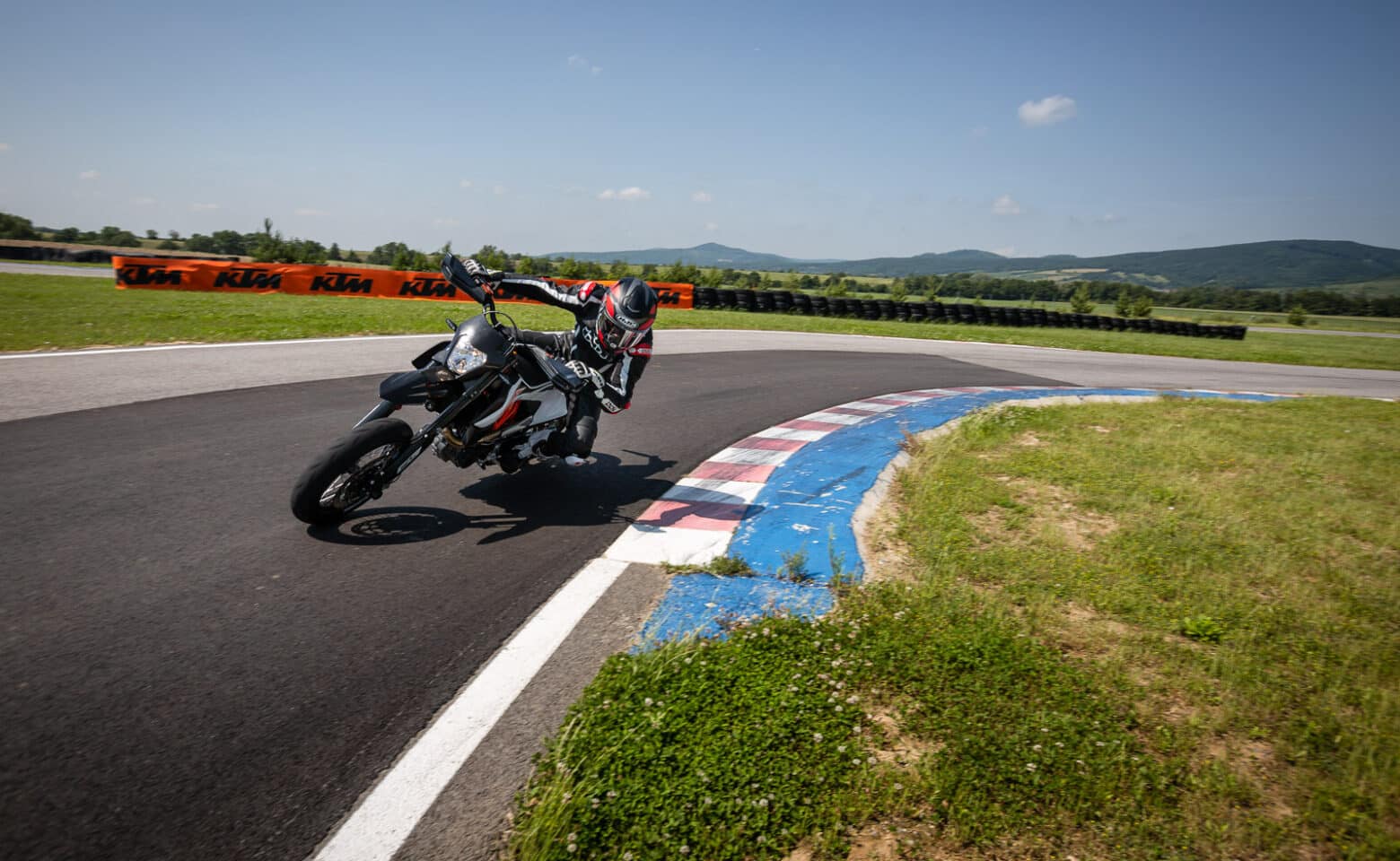 75 KM w supermoto?!?! TAK! (KTM 690 SMC-R 2019 i KTM 690 Enduro R 2019)