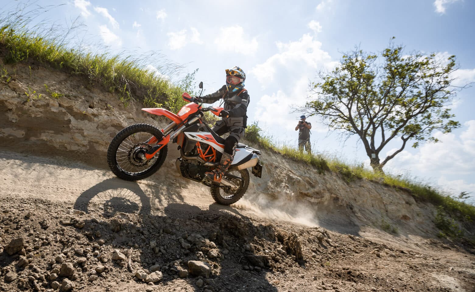 Motocykl enduro – czym jest i co należy o nim wiedzieć?