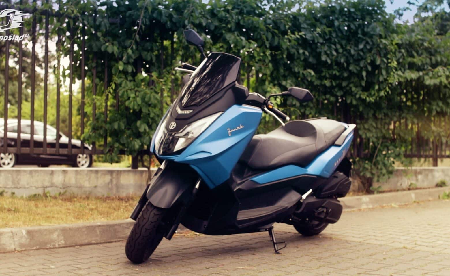 Junak 711 125: Czy 7.6 KM w skuterze wystarczą do sprawnego przemieszczania się po mieście?