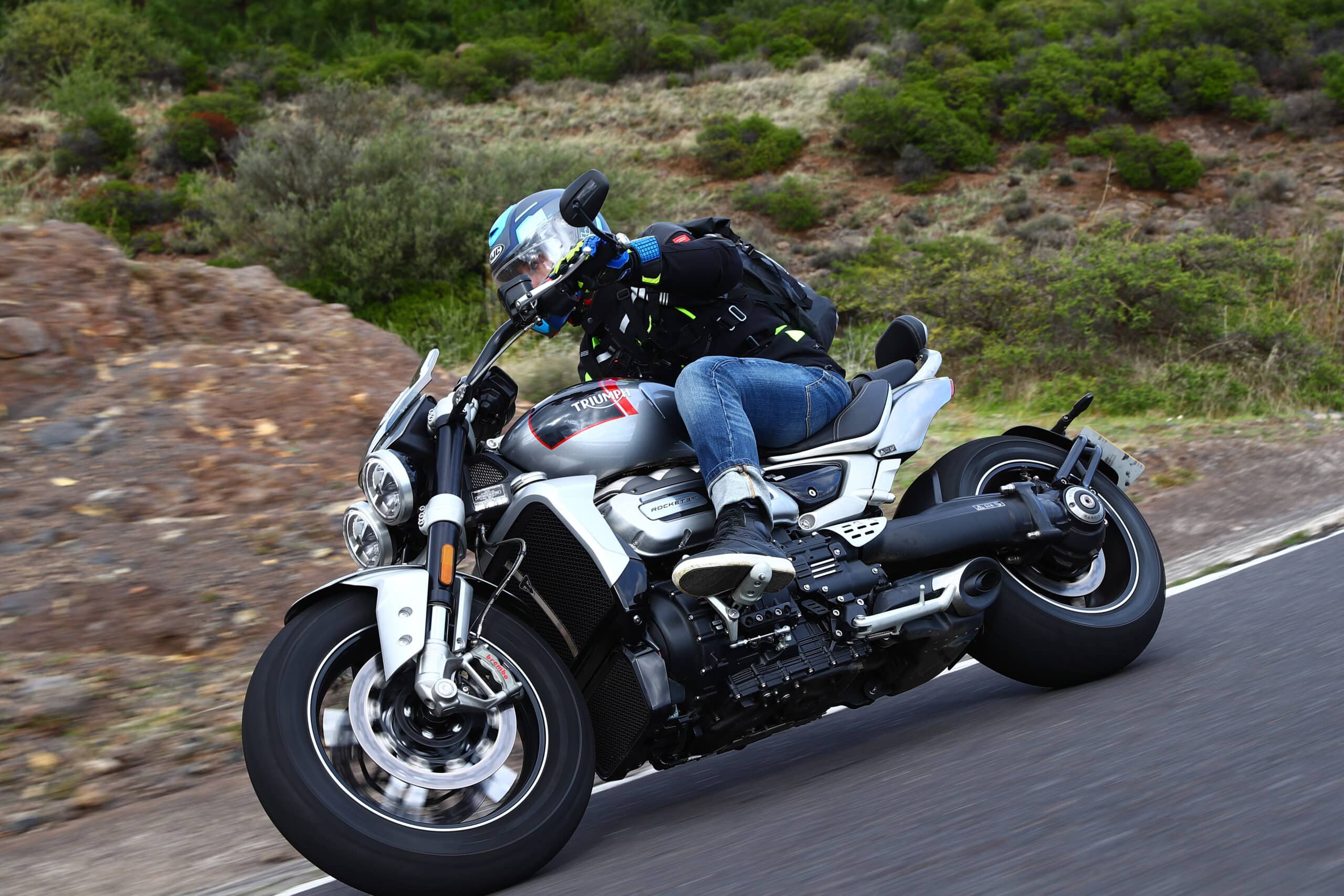 Triumph Rocket 3 R oraz Rocket 3 GT 2020: Największym motocyklem po Teneryfie