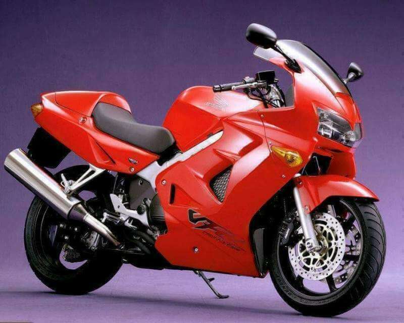 Honda VFR 800 klasa sama w sobie Opinie, Forum i Dane