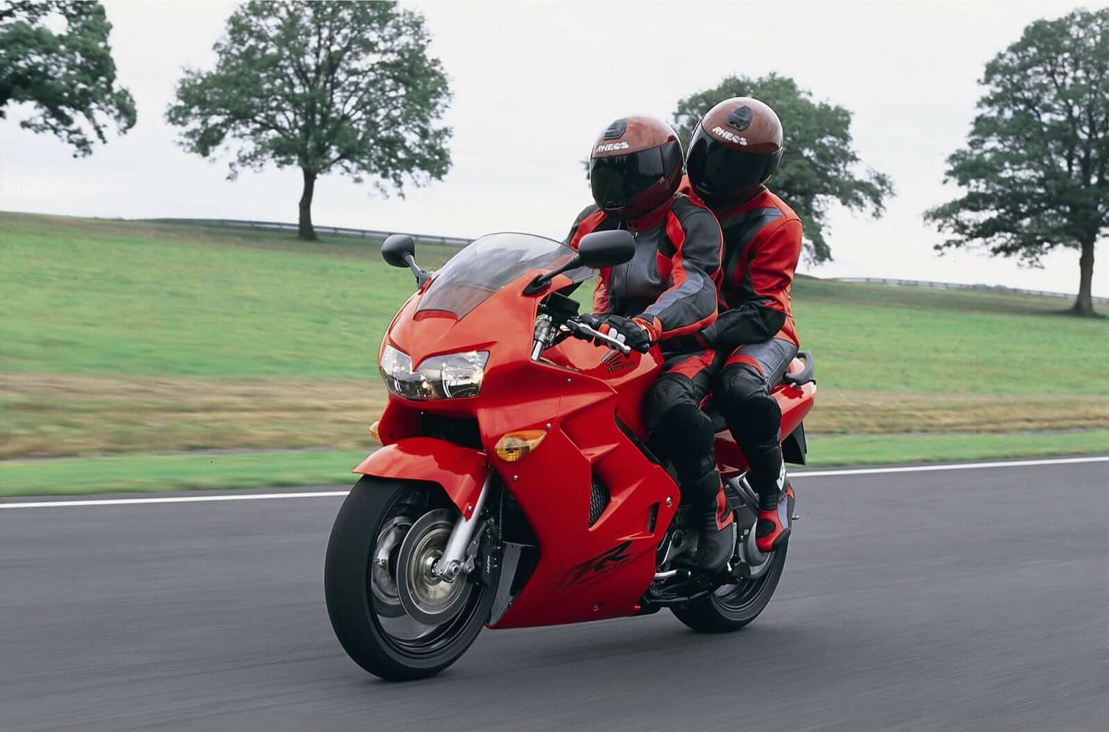 Honda VFR 800 klasa sama w sobie Opinie, Forum i Dane