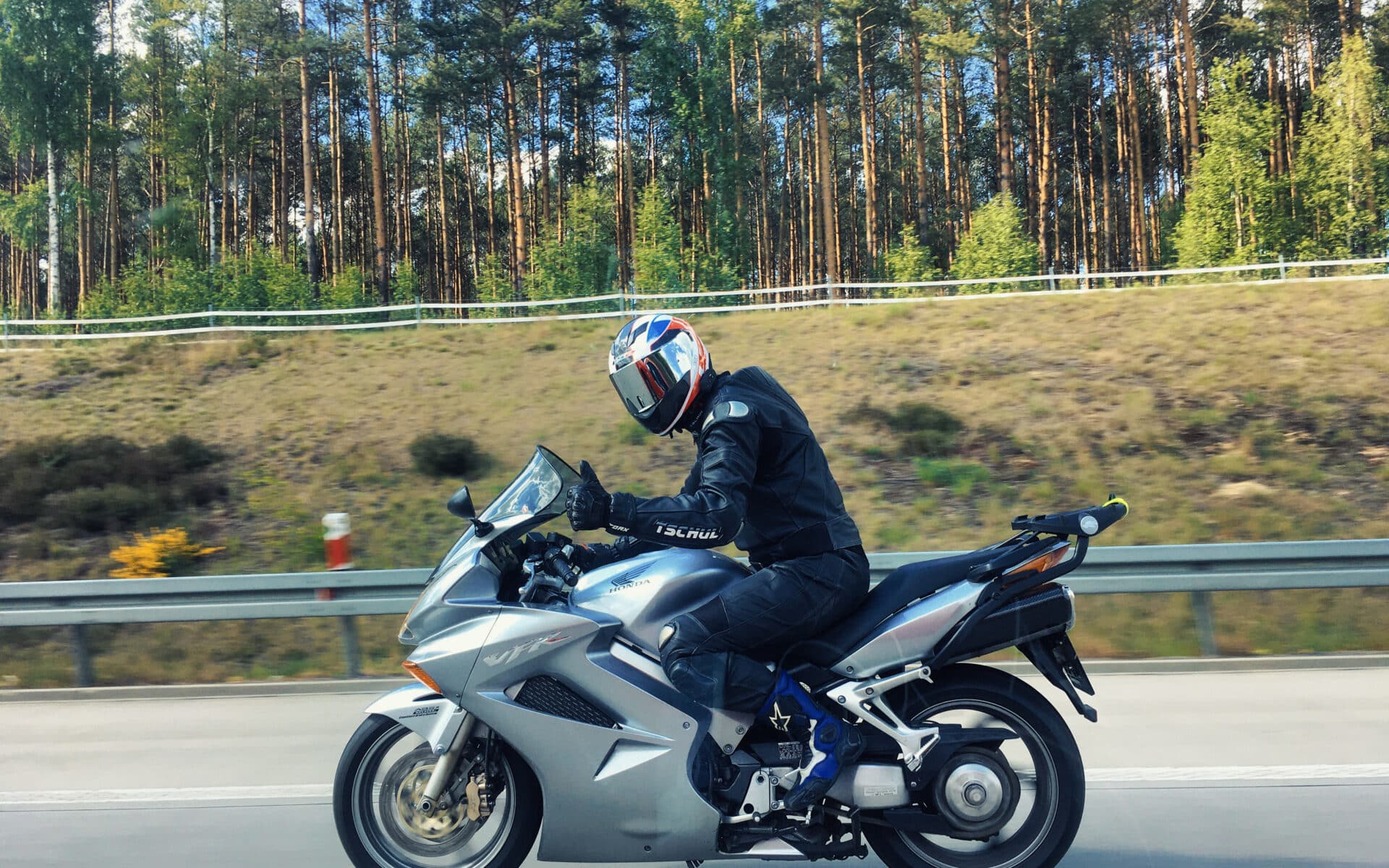 Honda VFR 800 (1998-2011) – klasa sama w sobie [OPIS, HISTORIA, WADY, ZALETY, DANE TECHNICZNE]