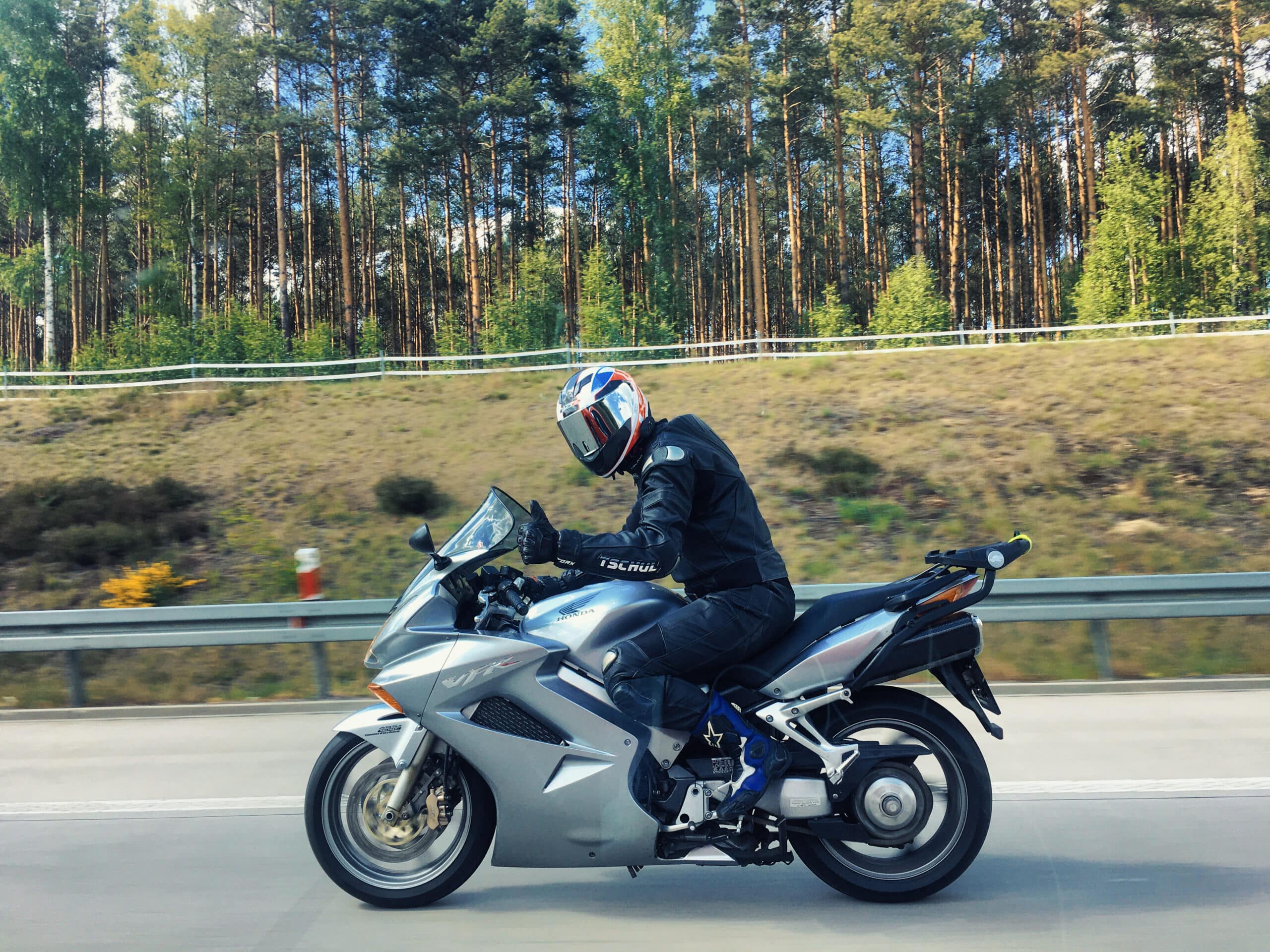 Honda VFR 800 (1998-2011) – klasa sama w sobie [OPIS, HISTORIA, WADY, ZALETY, DANE TECHNICZNE]