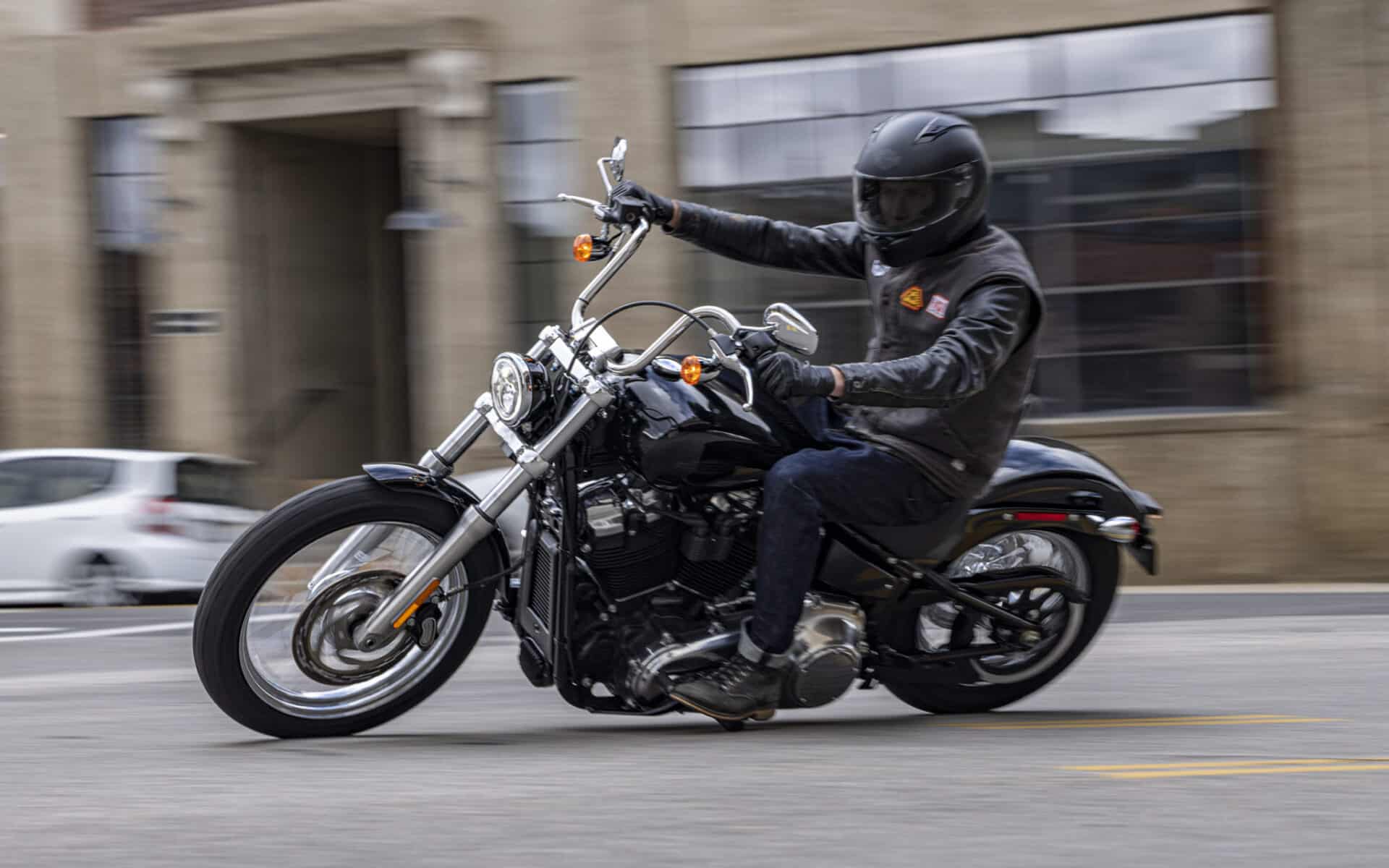 Harley-Davidson Softail Standard: Nowy amerykański cruiser w ascetycznym stylu