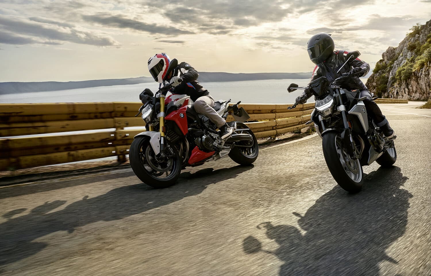 Nowe modele motocykli BMW: F 900 R oraz F 900 XR. Co oferują?