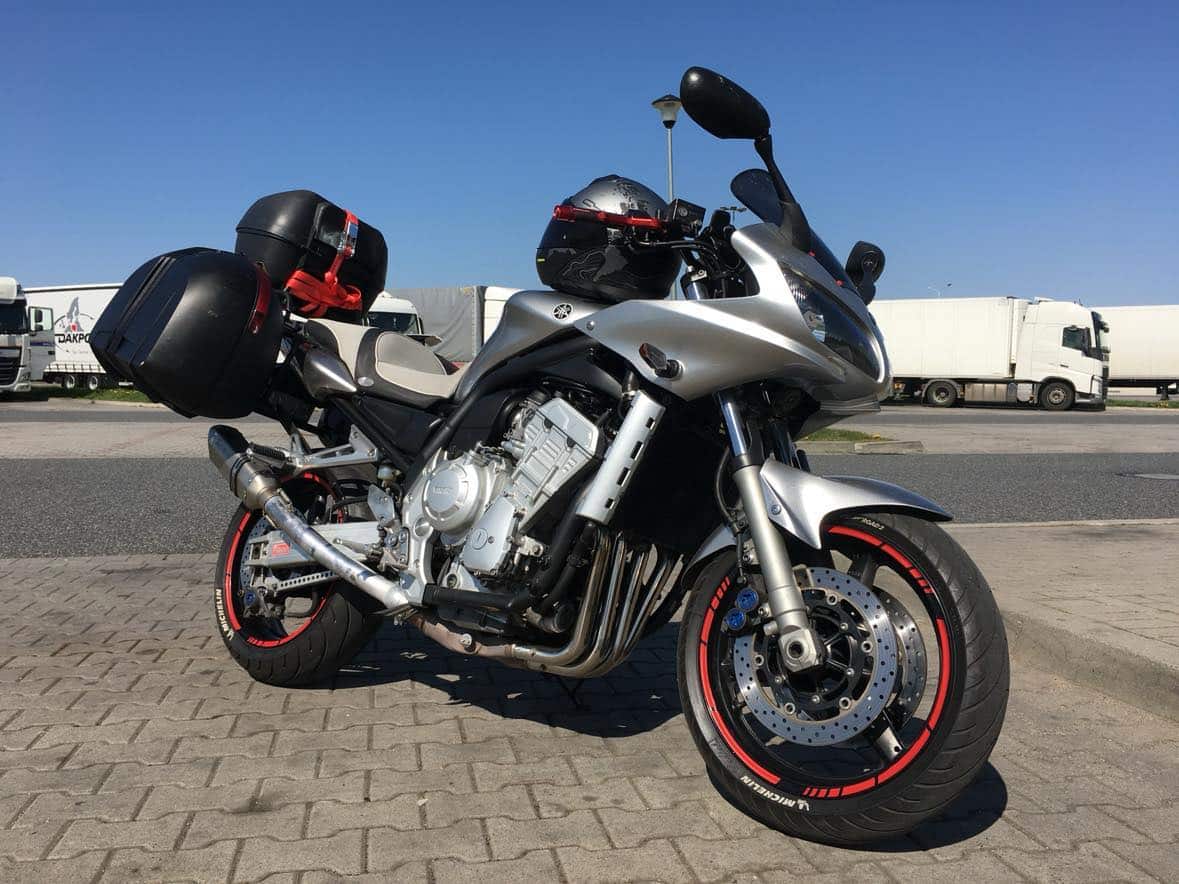 Yamaha FZS 1000 Fazer (2001-2005) – uniwersalny, ale za to z jakim charakterem! [OPIS, HISTORIA, DANE TECHNICZNE, WADY, ZALETY]