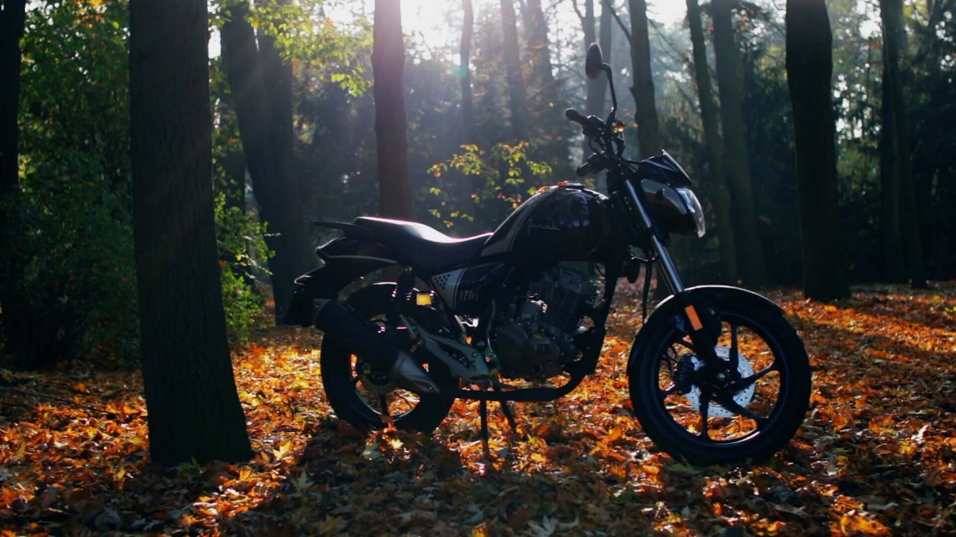 Motocykl 125 na prawo jazdy B zamiast autobusu i komunikacji miejskiej. Junak 121 FL pali poniżej kosztów biletu miesięcznego