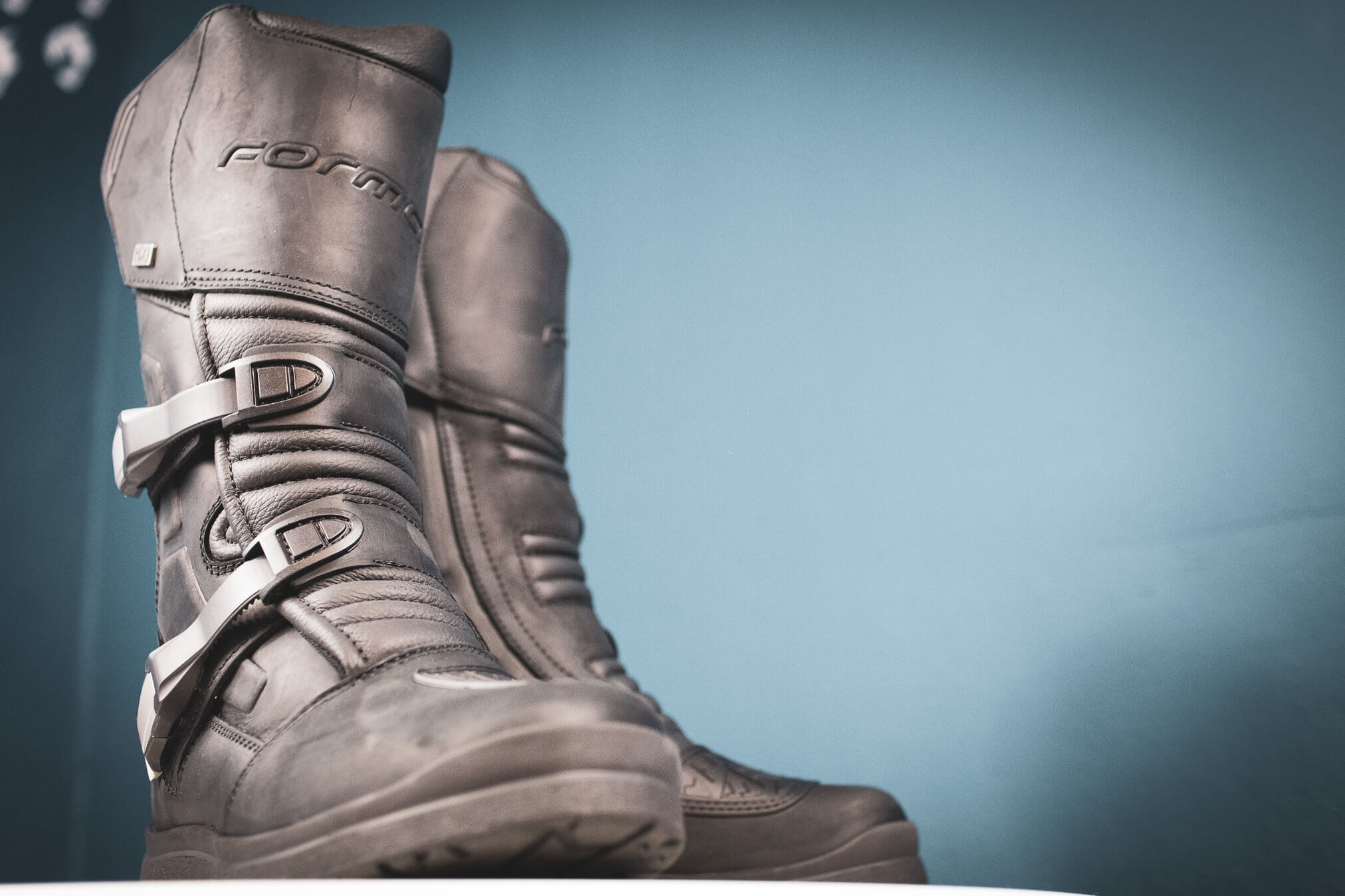 Buty motocyklowe z laminowaną membraną? Ale jak to? Wyjaśniamy technologię
