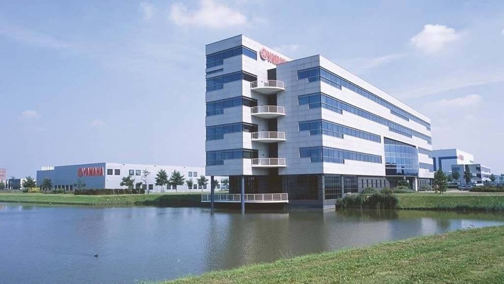 Yamaha wznowiła produkcję w fabrykach we Włoszech i Francji.
