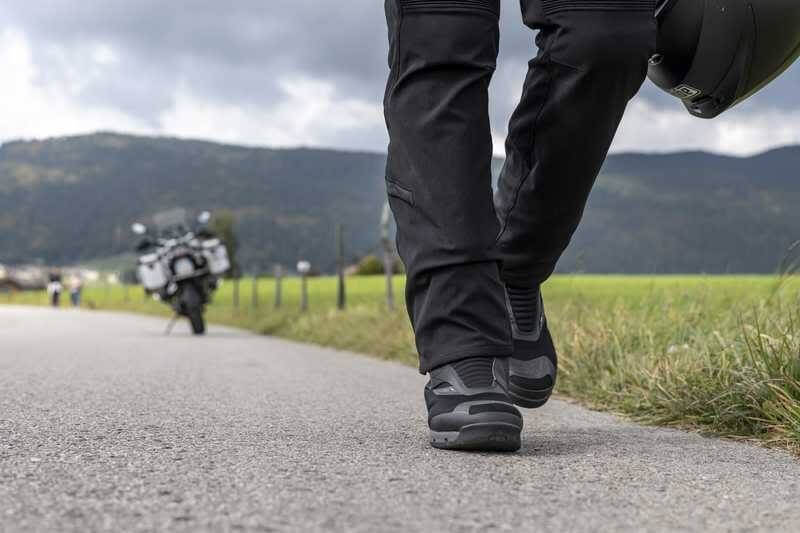 Buty motocyklowe z oddychającą podeszwą? Technologie w służbie komfortu