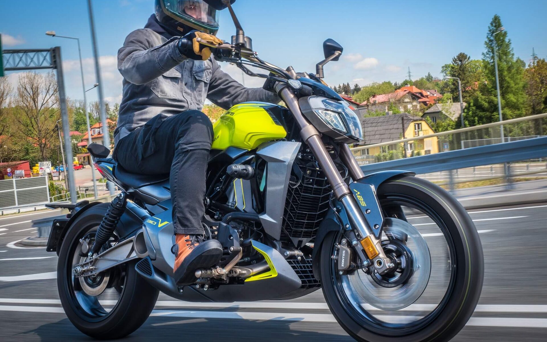 Test motocykla Zontes 310V: Mały Diavel na bogato? Pierwsze wrażenia