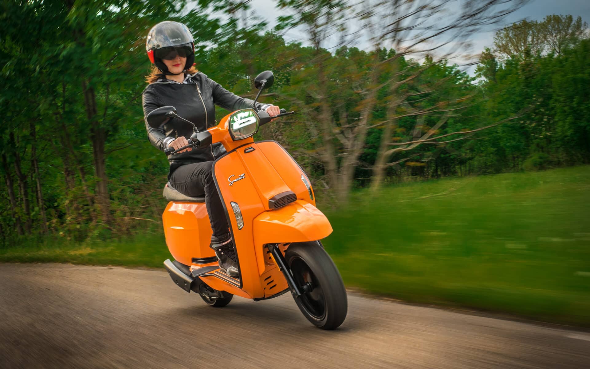 W czym skuter jest lepszy od motocykla?
