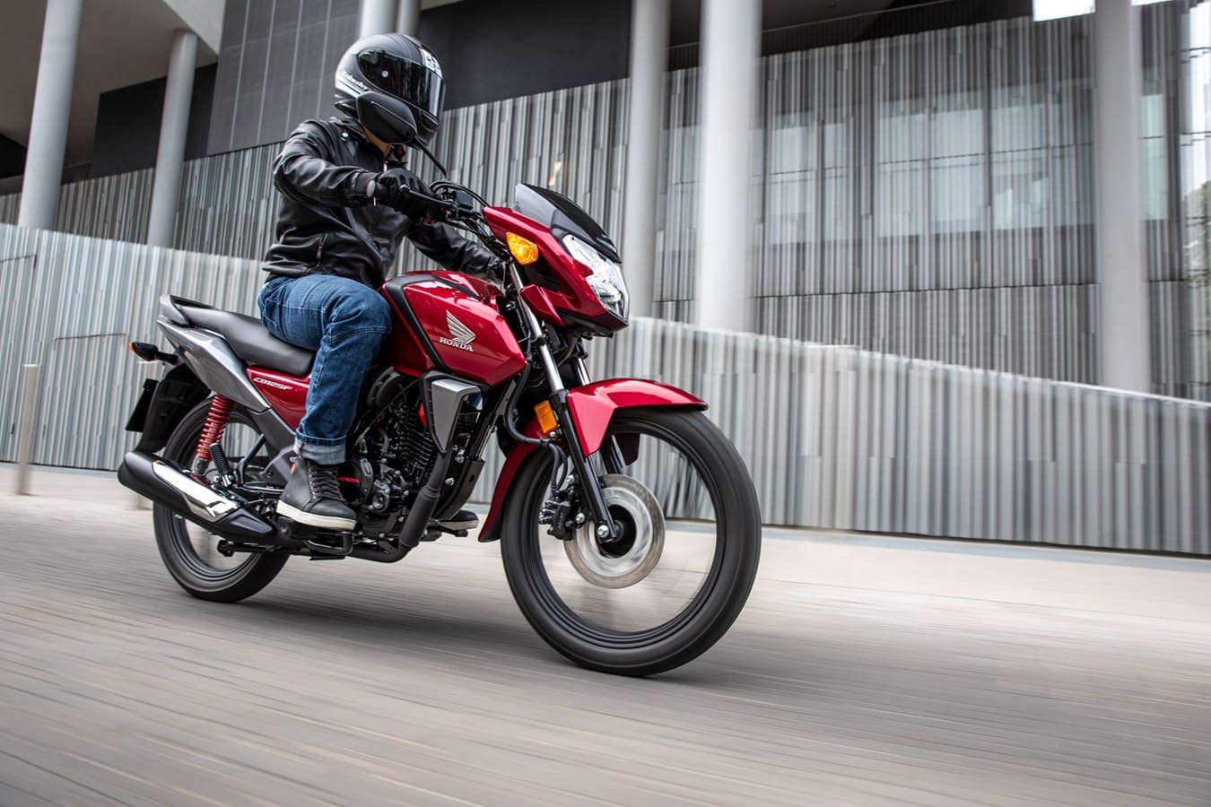 Nowa Honda CB125F 2021: całkowicie odświeżona królowa uniwersalności