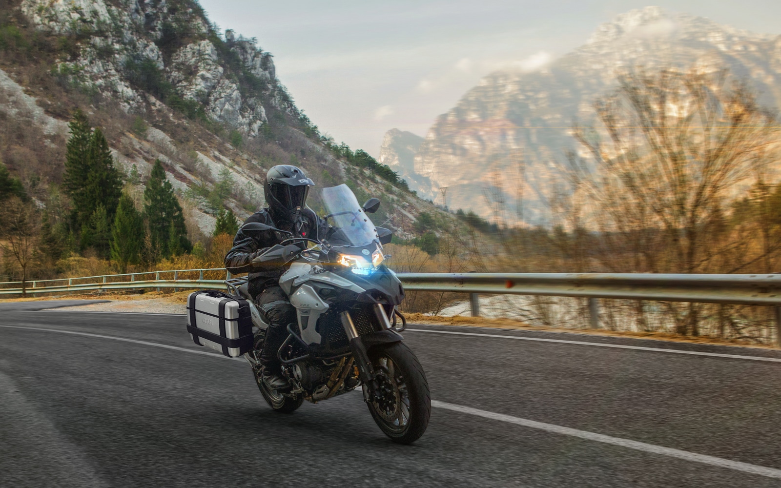 Benelli TRK 502 najlepiej sprzedającym się motocyklem we Włoszech.