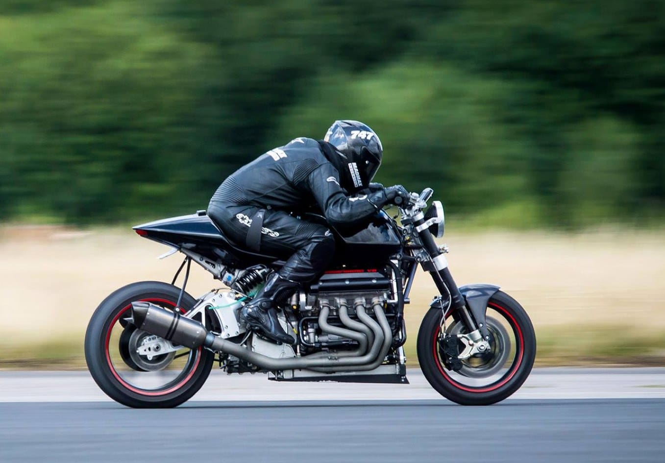 Eisenberg V8: Najbardziej ekstremalny motocykl drogowy w historii?