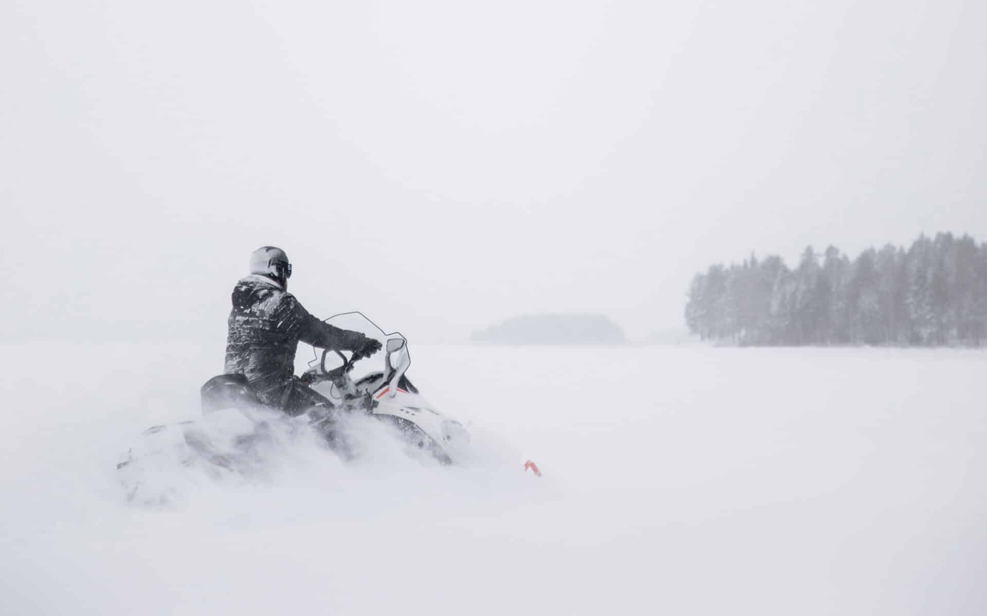 Motocyklowe patenty: gdy zimno w dłonie [poradnik]