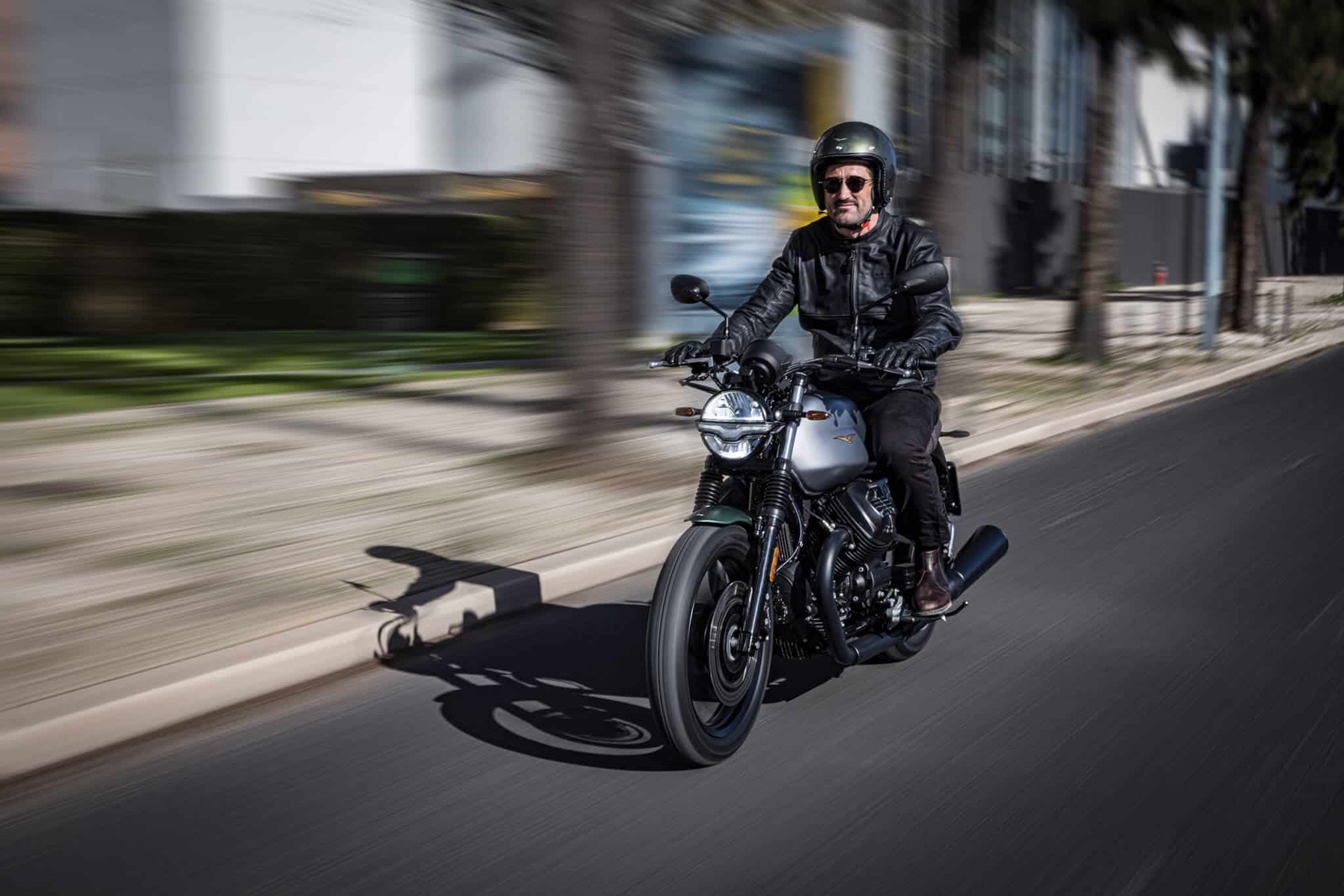 Moto Guzzi V7_Stone_Centenario