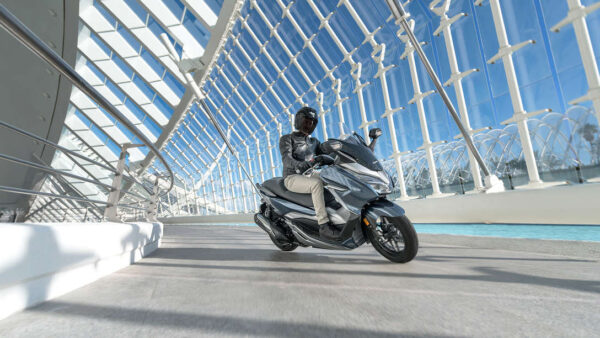 Honda Forza 300 - obrazek 4