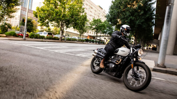 Triumph Street Scrambler - obrazek 3