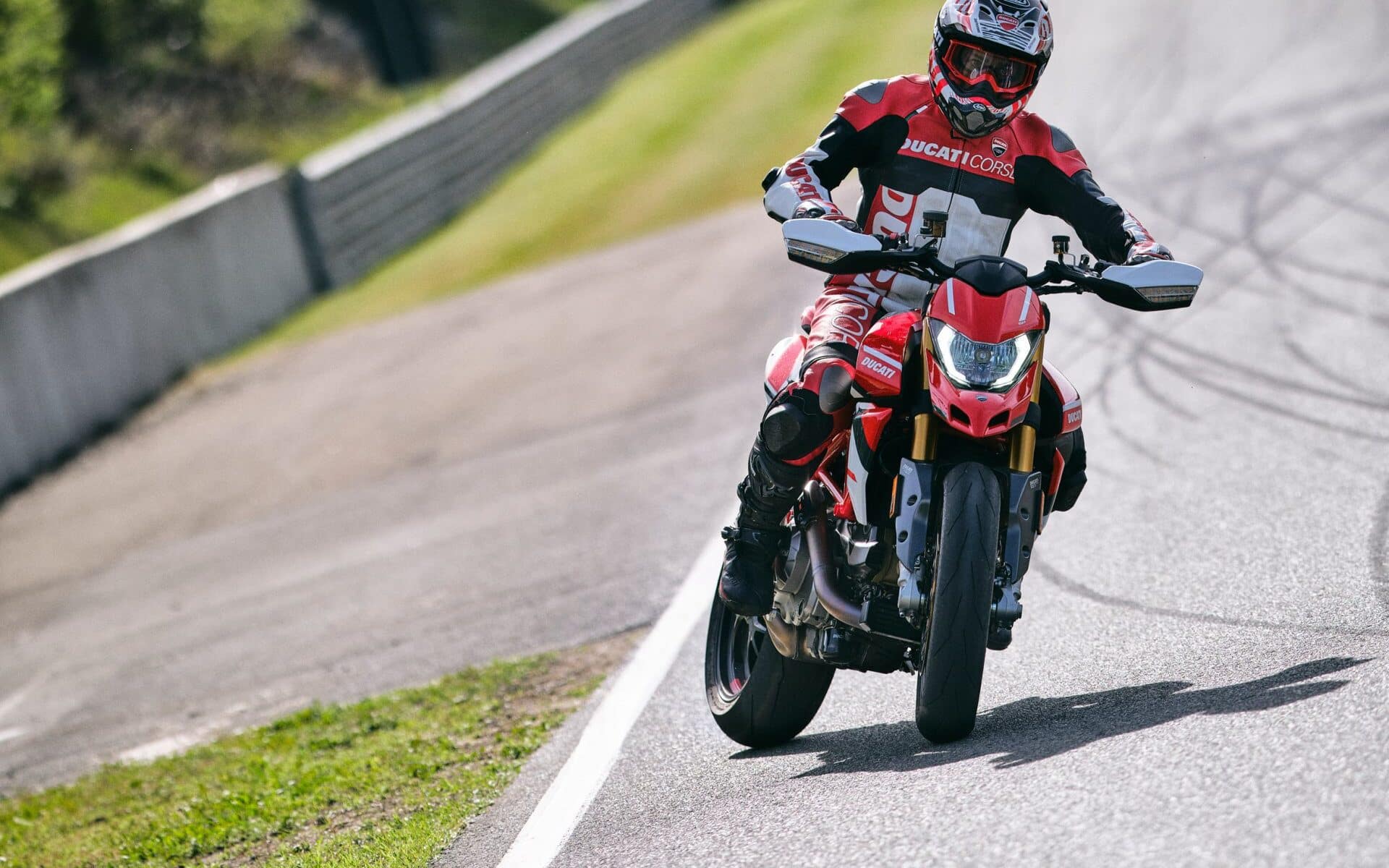 Ducati Hypermotard MY 2022 w nowych malowaniach: niech  żyje bal!