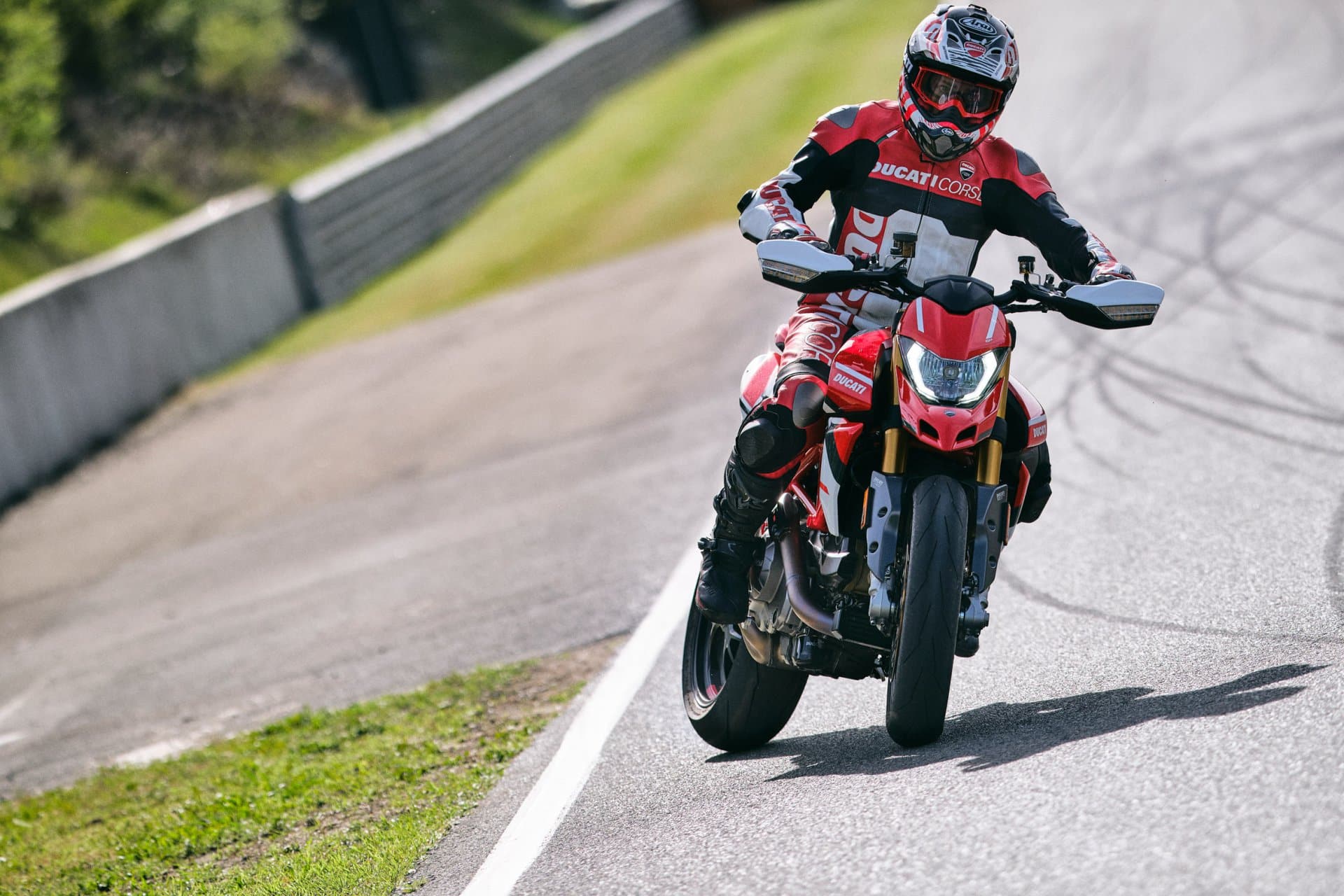 Ducati Hypermotard MY 2022 w nowych malowaniach: niech żyje bal!