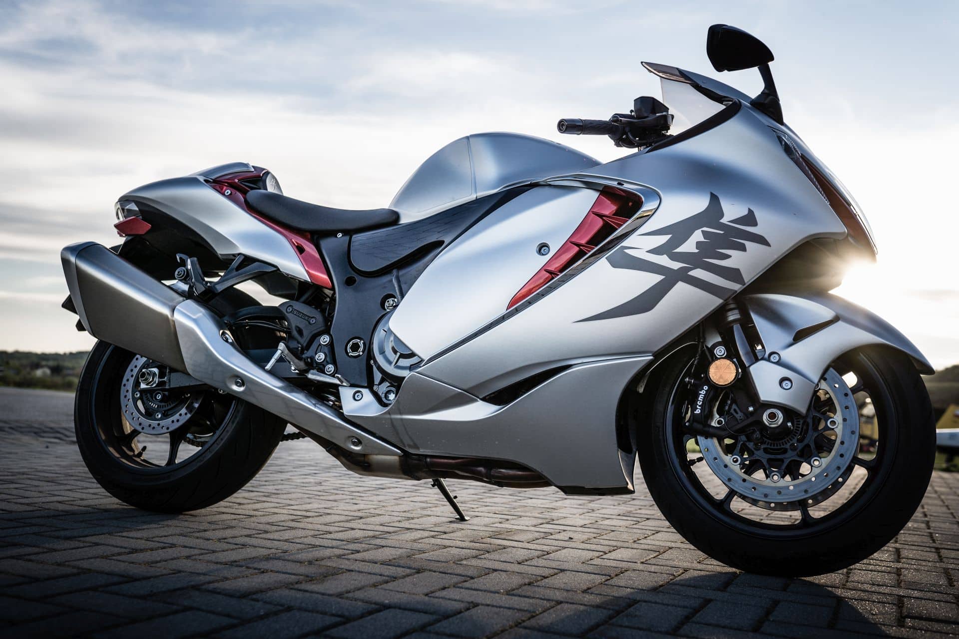 Suzuki Hayabusa 2021 ile wyciąga legendarna Hajka