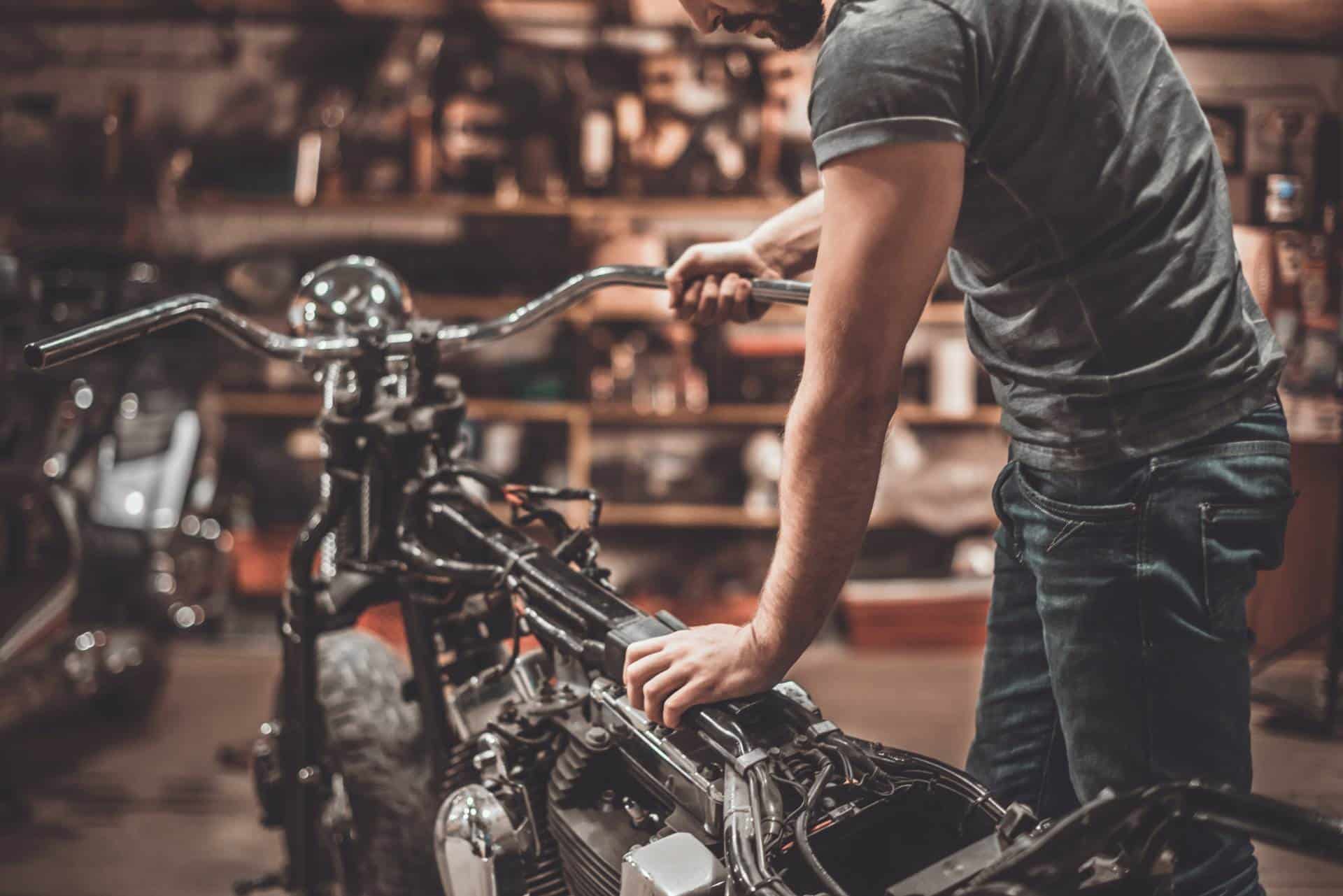 Wymiana oleju w motocyklu. Najczęstsze błędy. Czego nie robić. poradnik