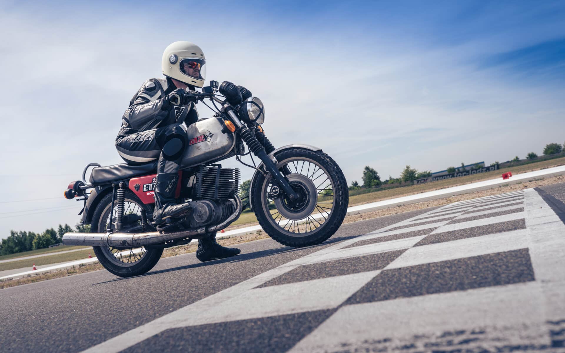 MZ ETZ 250 na torze. Wyzwanie Motul. Klasyczne motocykle