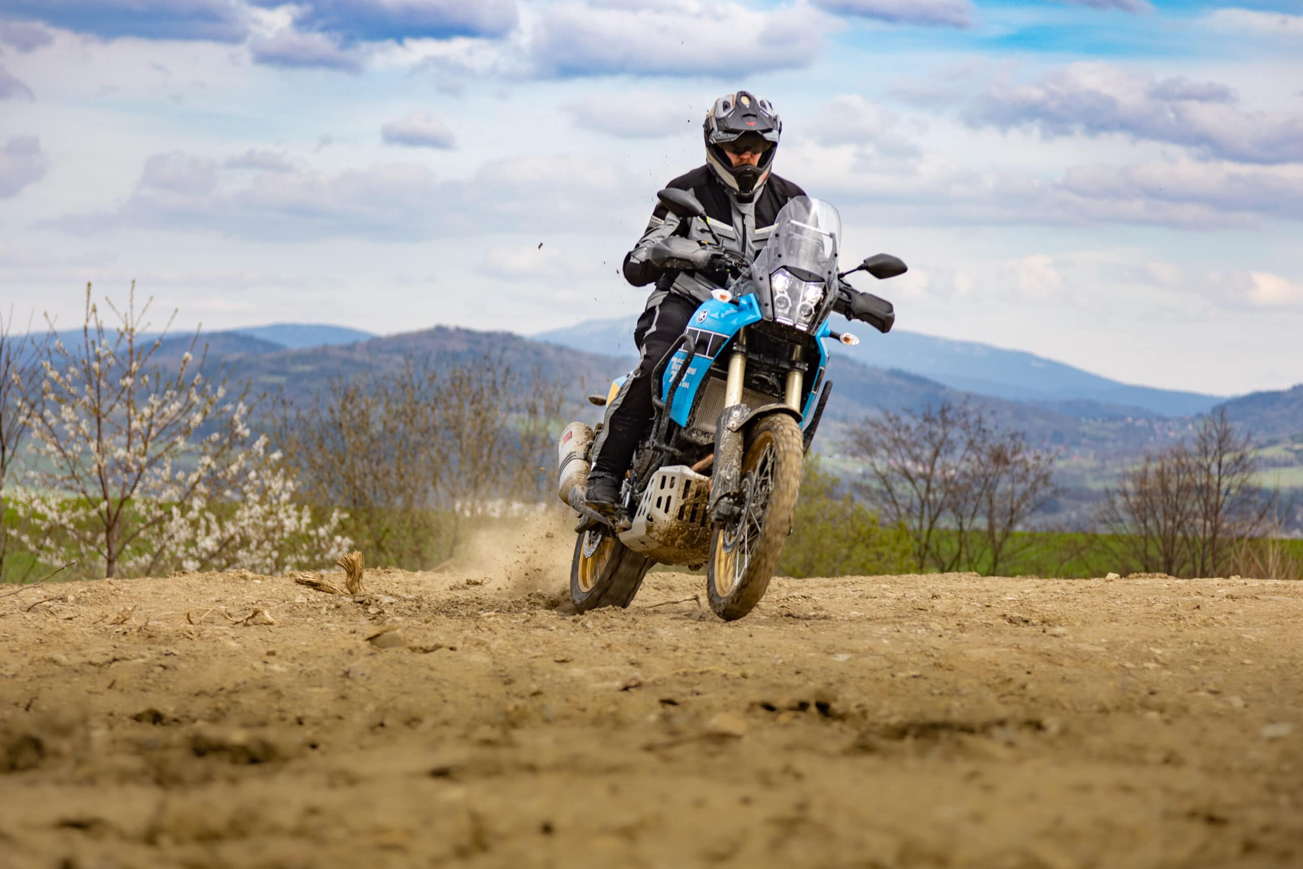 Tapety motocyklowe na telefon i komputer