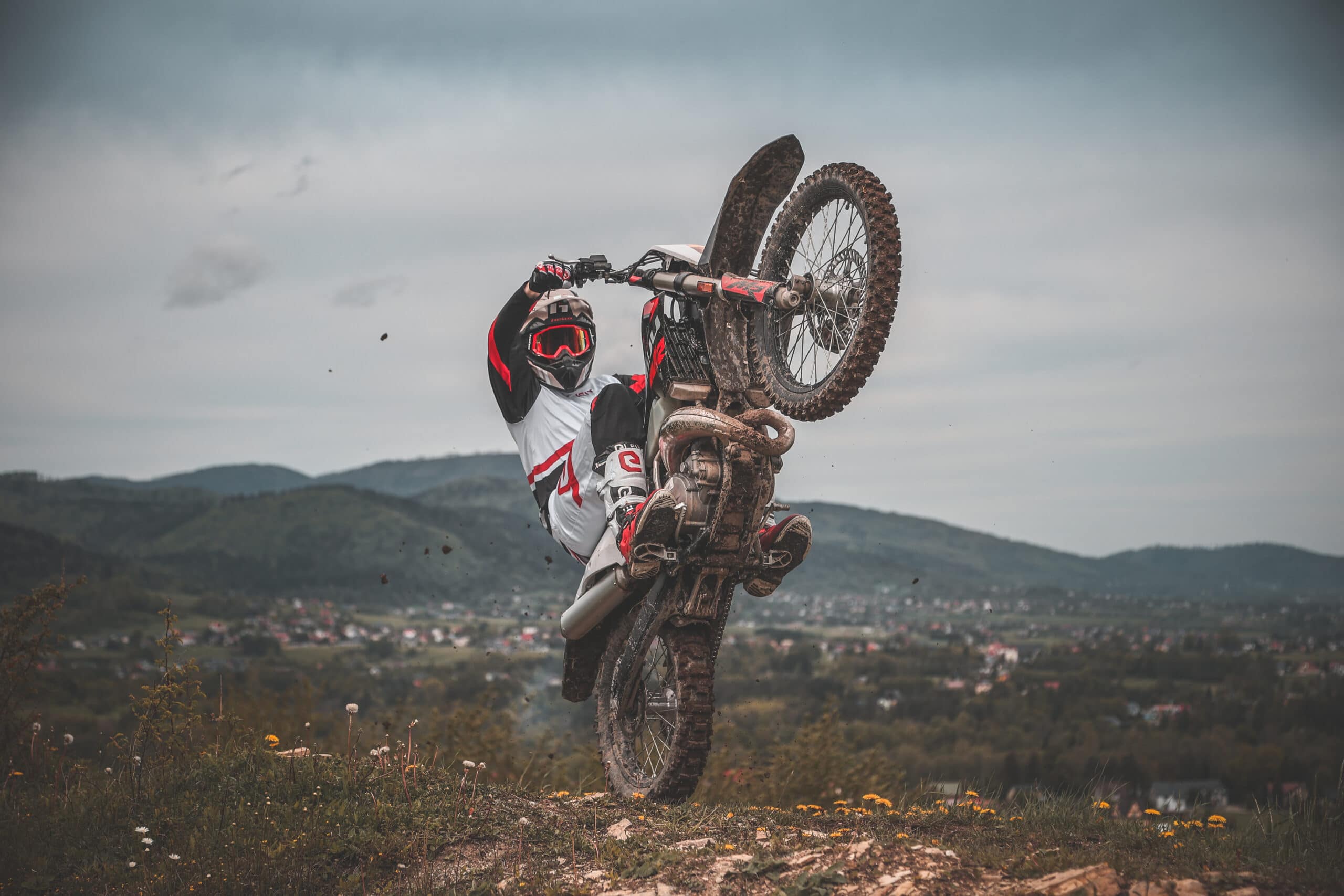 jazda na jednym kole (wheelie)