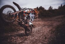 jazda na jednym kole (wheelie)
