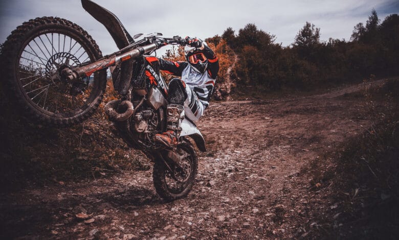 jazda na jednym kole (wheelie)