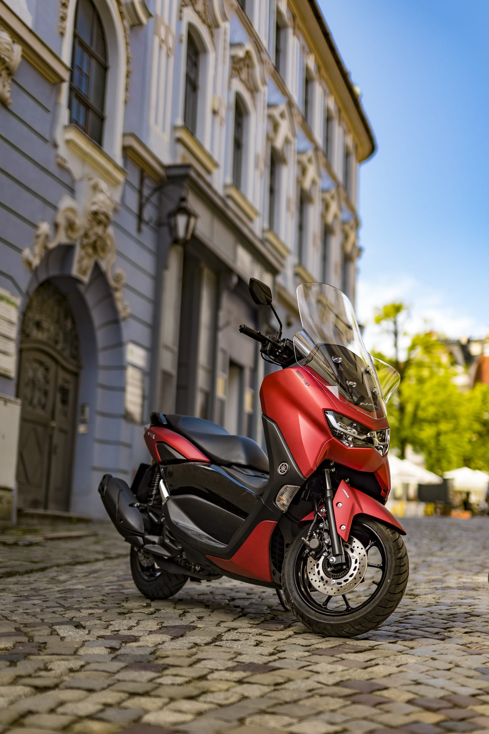 Tapety motocyklowe na telefon i komputer: Yamaha NMax 125 2021