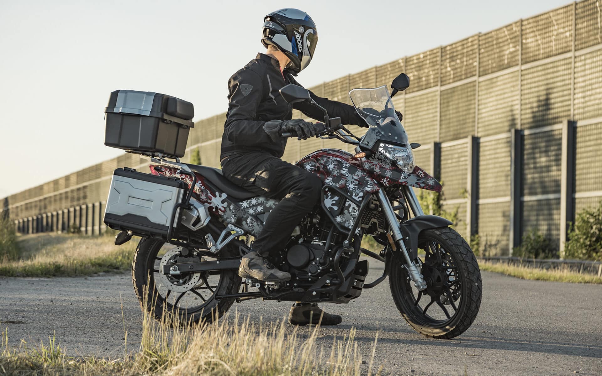 Nowy Junak RX One 125 2021: 20% więcej mocy! Znamy dane techniczne