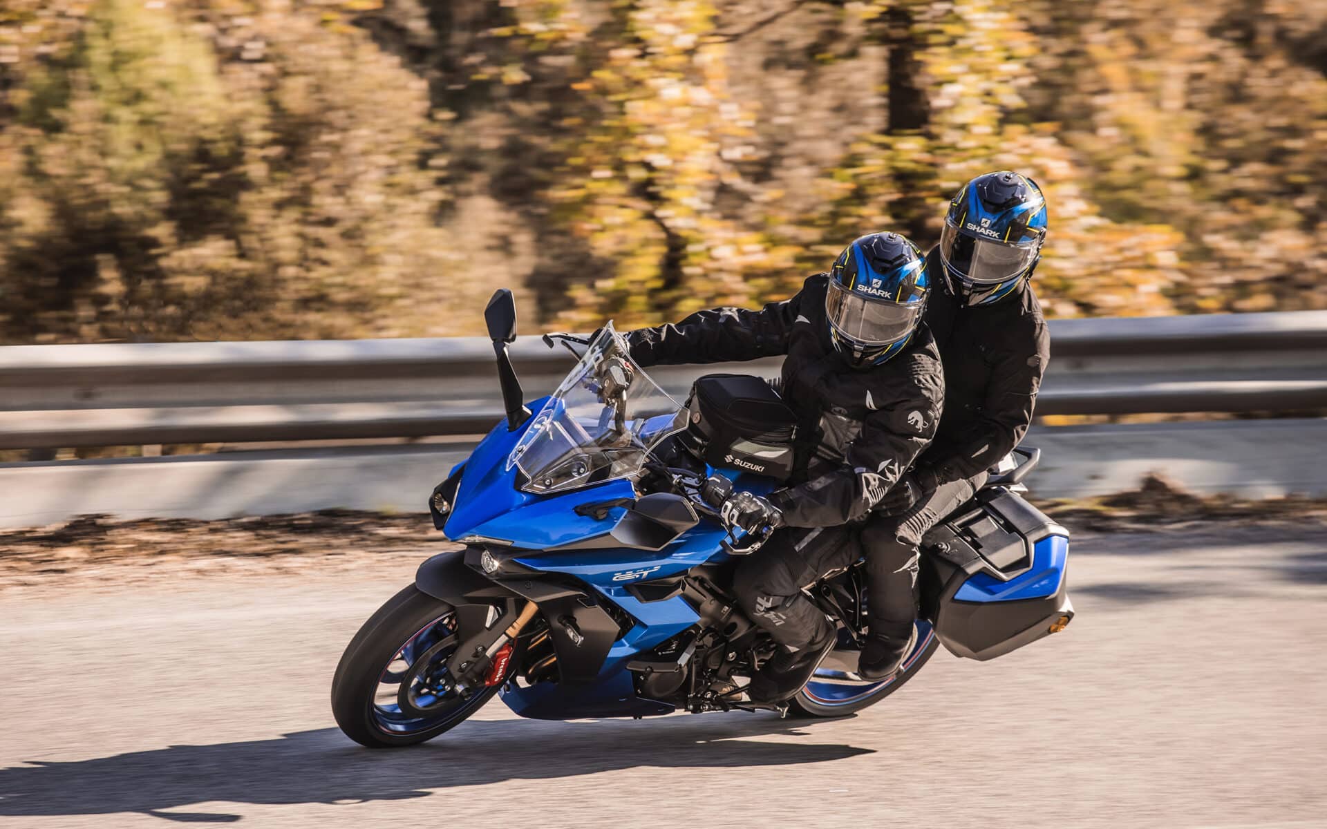Nowe Suzuki GSX-S1000GT 2021: nadjeżdża flagowy motocykl Gran Turismo [zdjęcia, cena, wyposażenie, dane techniczne]