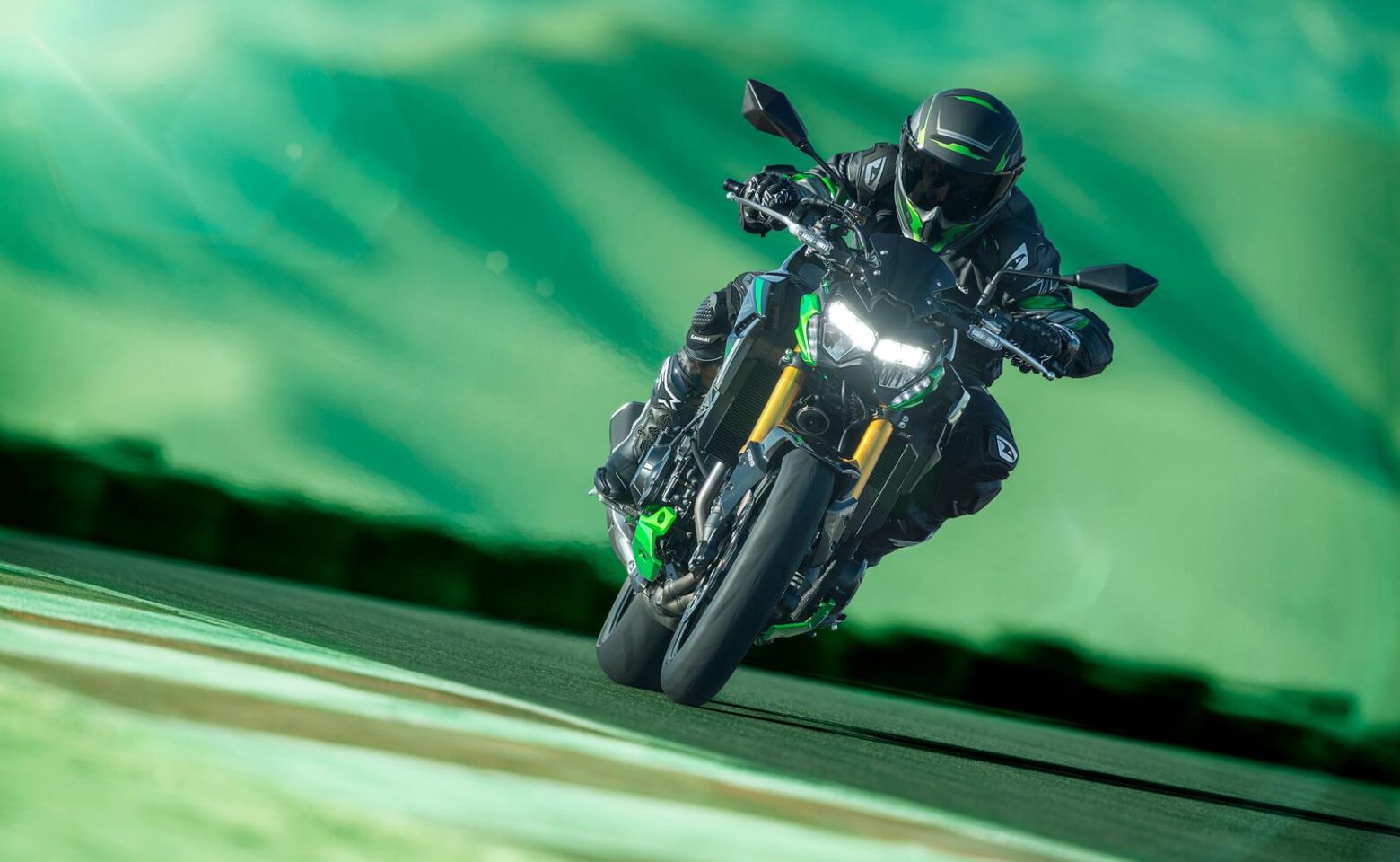 Kawasaki Z900 SE 2022: zielony supernaked na wypasie!