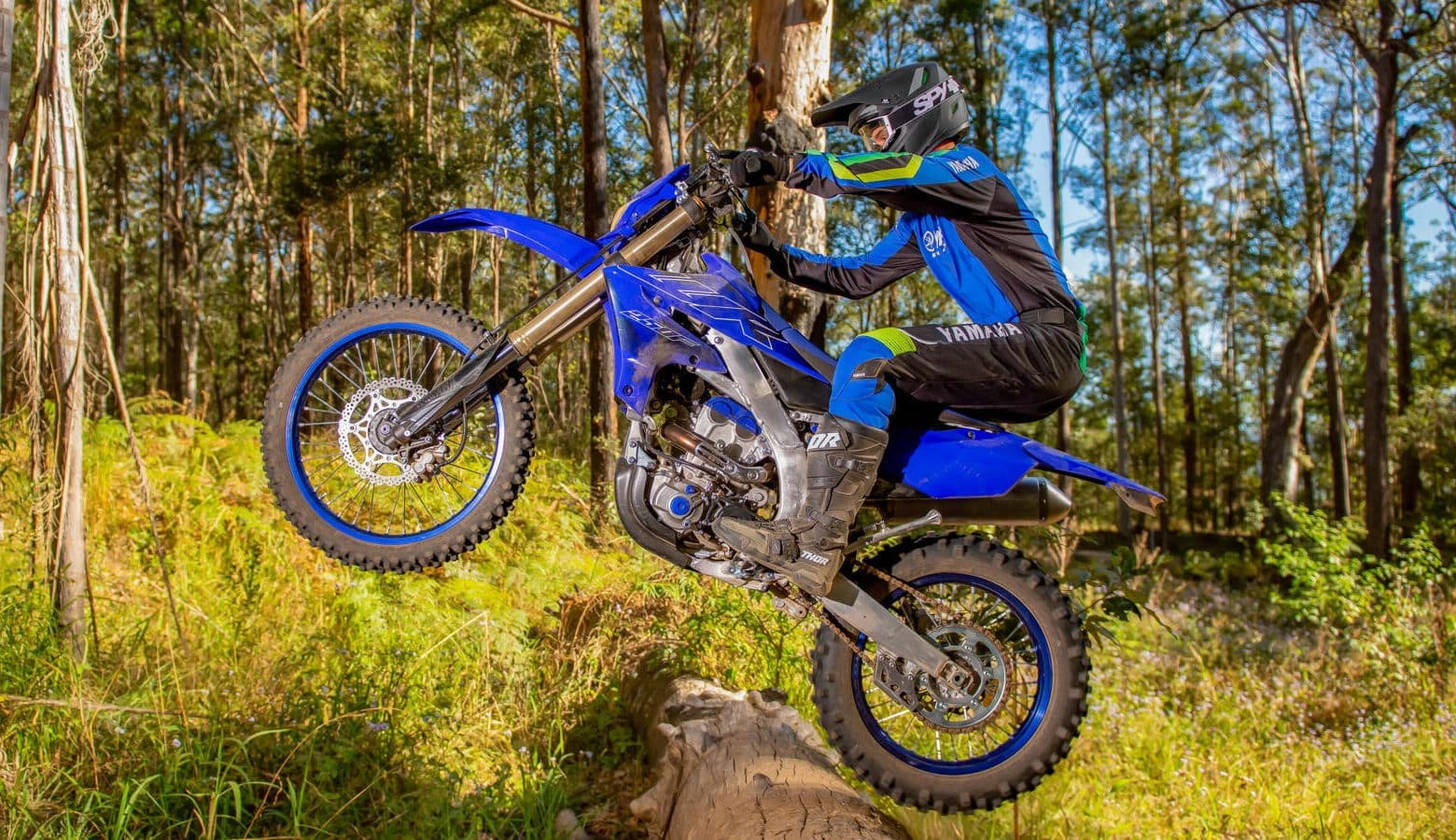 Yamaha WR250F 2022: szybsza, ostrzejsza i jeszcze bardziej niebieska
