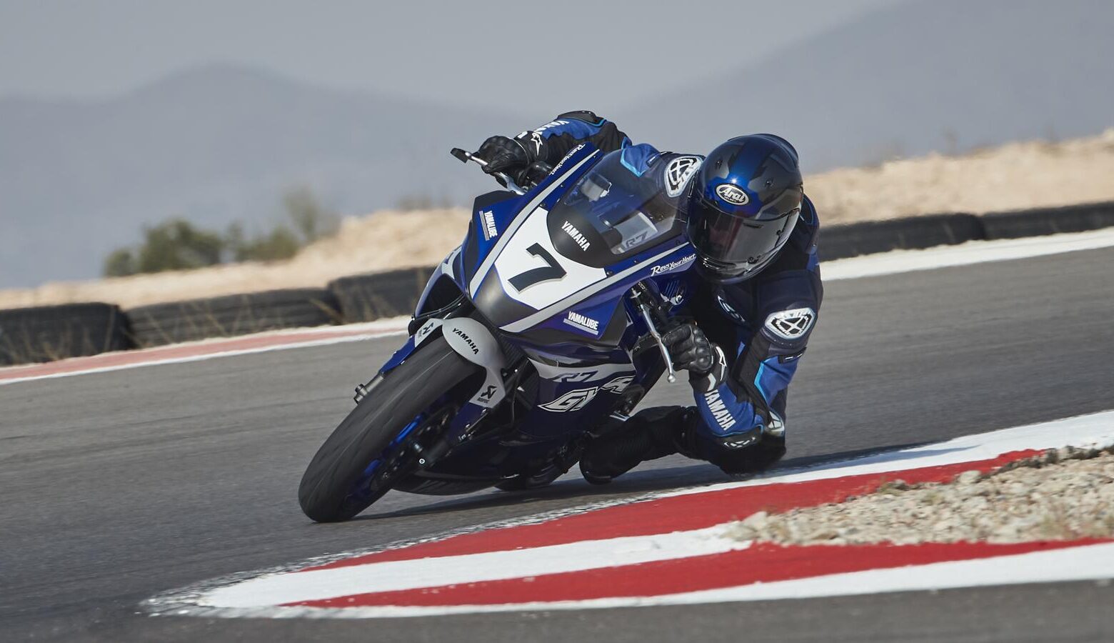Yamaha ogłasza nową wyścigową serię z udziałem motocykli R7 w 2022 roku