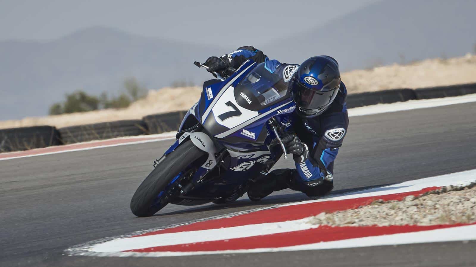 Yamaha ogłasza nową wyścigową serię z udziałem motocykli R7 w 2022 roku