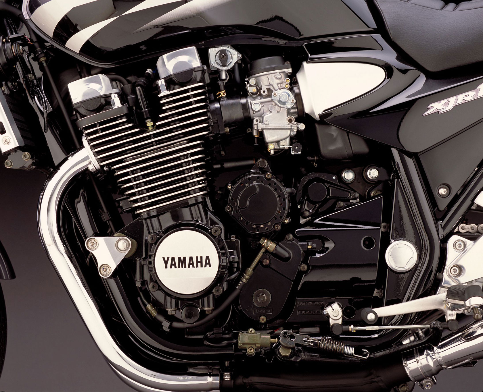 Yamaha XJR 1300 silnik