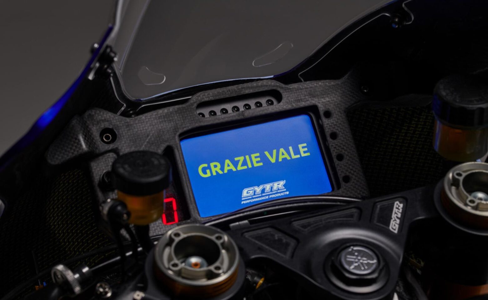 Yamaha dziękuję Valentino Rossiemu za spektakularną karierę: oto najbardziej wypasiona torowa R1 w historii!