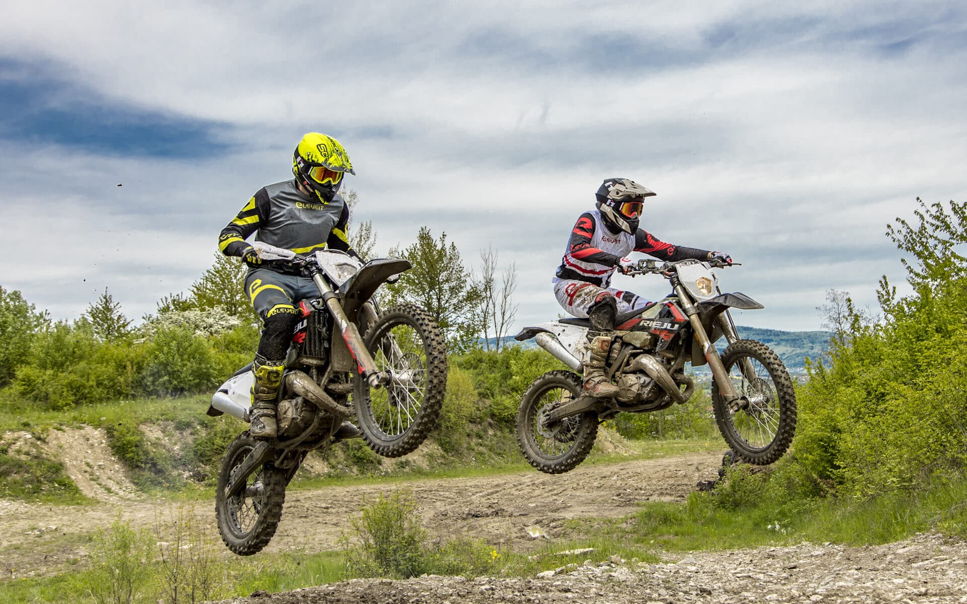 Cross, czy Enduro? Jaki motocykl terenowy wybrać i czym się różnią