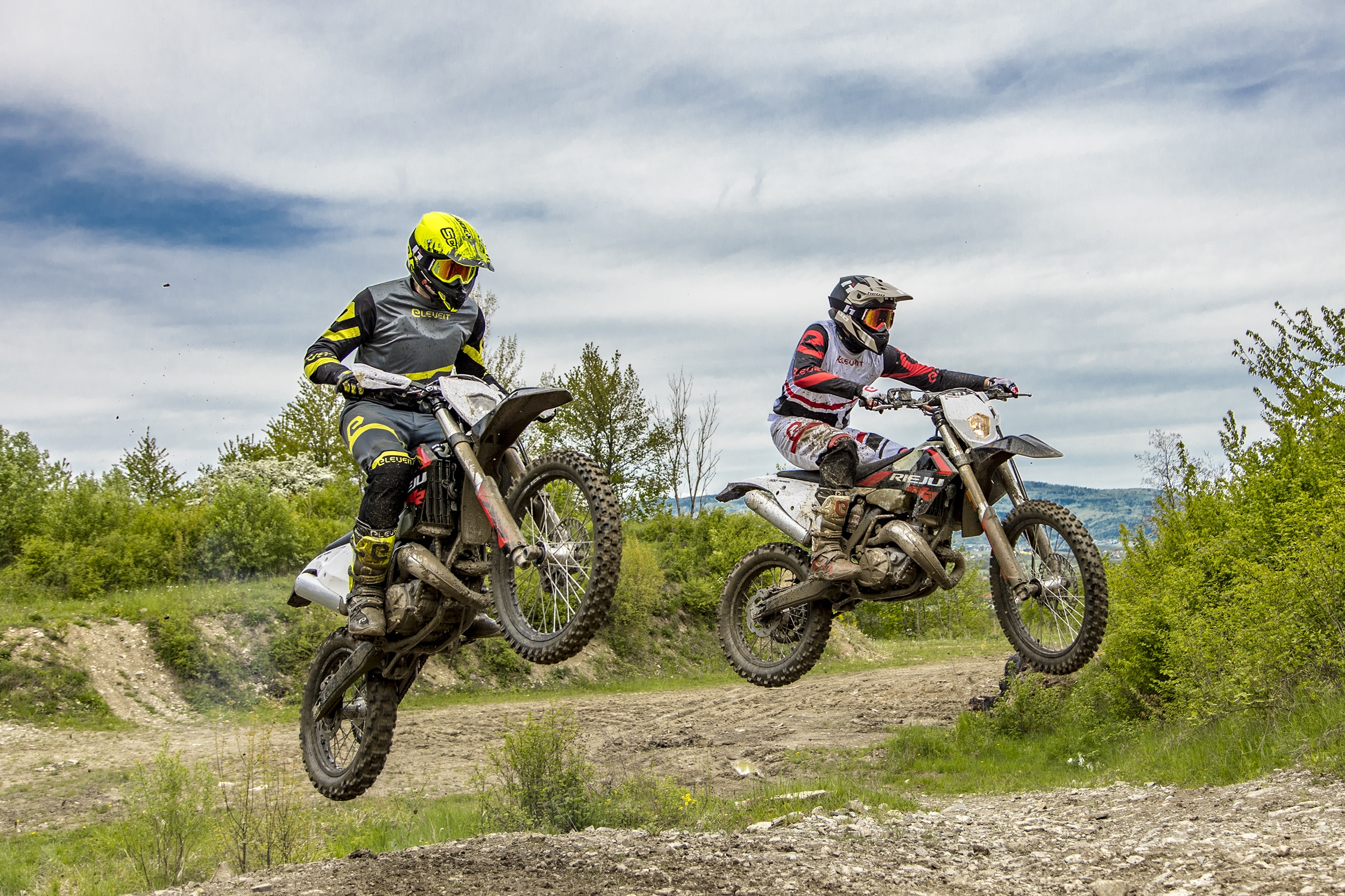 Cross, czy Enduro? Jaki motocykl terenowy wybrać i czym się różnią